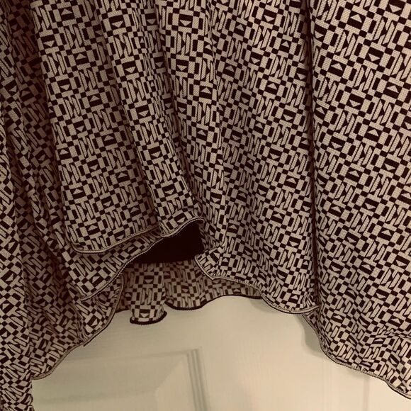 Max Studio V Neck Twist-Front Dress Geometric Print Black Cream Overlay - Picture 14 of 15